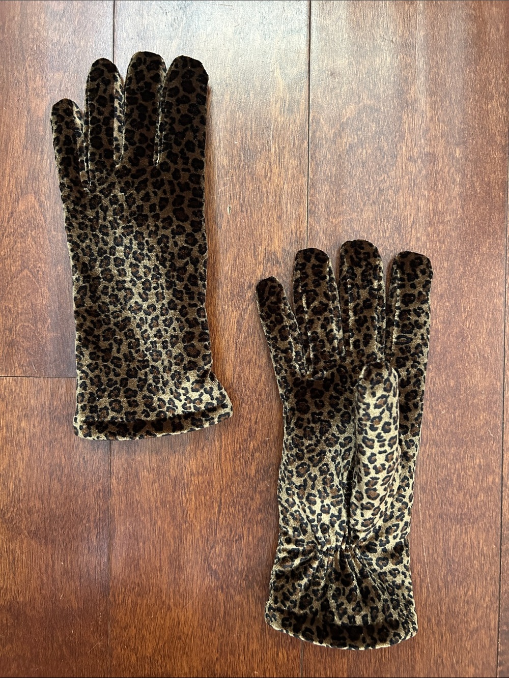 Cejon Leopard Print Velvet Gloves with a Cozy Lining, One Size Fits Most